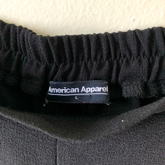 american apparel cloth shorts with button and side zipper - Picture 3 of 4